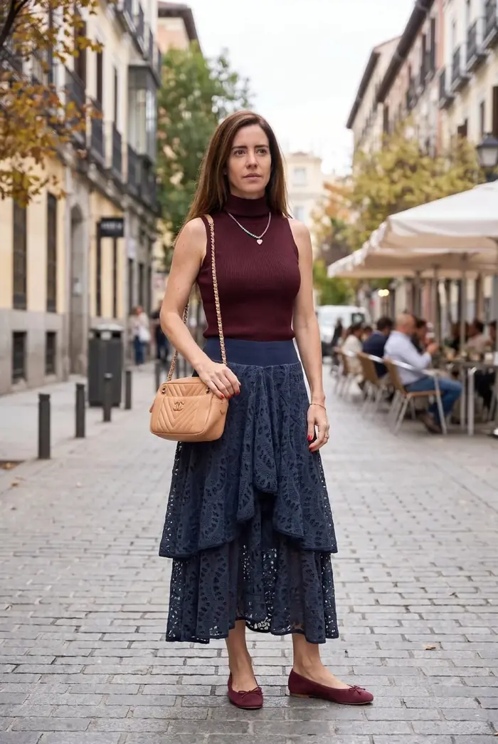 Look propuesto: falda midi de volantes y top burdeos